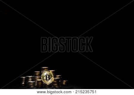 Photo Golden Bitcoins new virtual money on black background