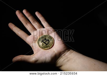 Photo Golden Bitcoins new virtual money on black background