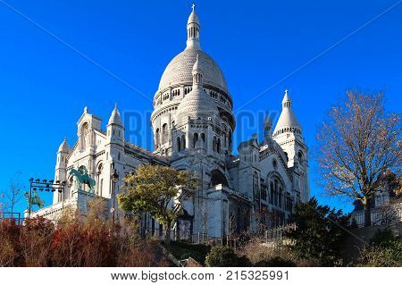 The basilica Sacre Coeur is a Roman catholic church located at the summet of the butte Montmartre , the highest point in Paris.
