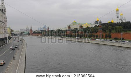 Sunny summer day moscow river bay kremlin .
