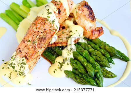 Green Asparagus with salmon and hollandaise sauce