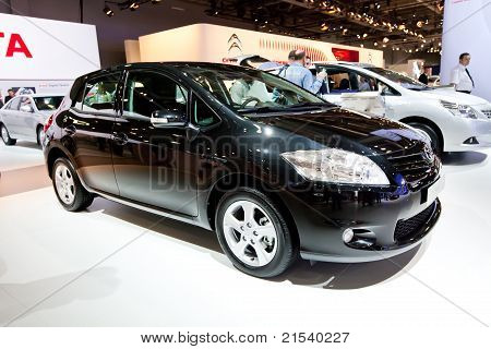 มอสโก รัสเซีย - 25 สิงหาคม: ออริส Tayota รถสีดำที่มอสโก Interauto นิทรรศการนานาชาติใน