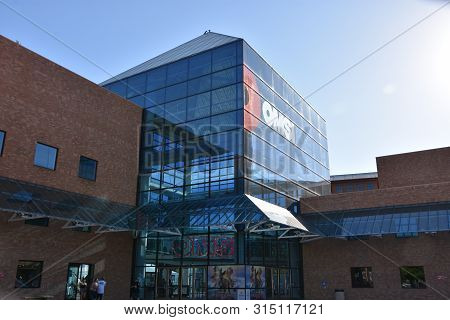 Portland, Oregon - Jun 12: Oregon Museum Of Science & Industry In Portland, Oregon, As Seen On Jun 1