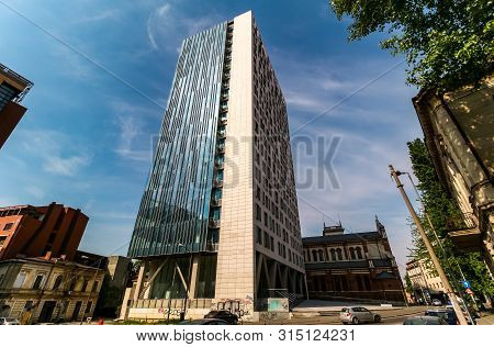 Cathedral Plaza Building, Still Empty After Eight Year - Bucharest