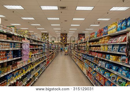 Vero Beach, Fl/usa - 8/2/19 - The Cookie, Canned And Packaged Goods   Department In A Grocery Store 