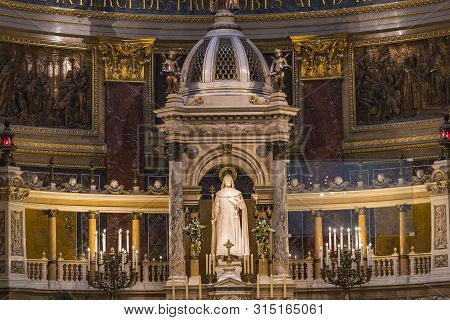 Budapest, Hungary - August 20, 2017: Elements Of Architecture And Interior In The Basilica Of St. St