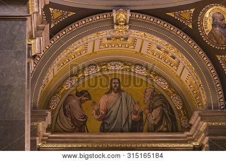 Budapest, Hungary - August 20, 2017: Elements Of Architecture And Interior In The Basilica Of St. St