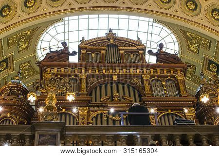 Budapest, Hungary - August 20, 2017: Elements Of Architecture And Interior In The Basilica Of St. St