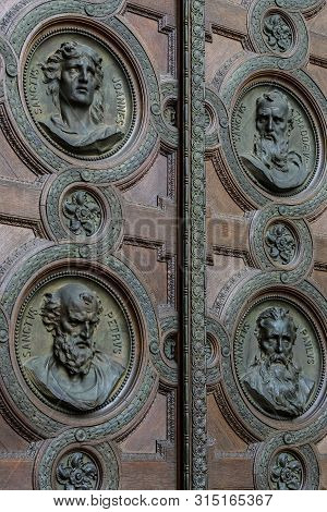 Budapest, Hungary - August 20, 2017: Elements Of Architecture And Interior In The Basilica Of St. St
