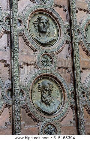 Budapest, Hungary - August 20, 2017: Elements Of Architecture And Interior In The Basilica Of St. St