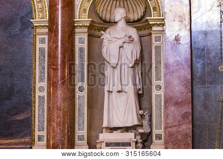Budapest, Hungary - August 20, 2017: Elements Of Architecture And Interior In The Basilica Of St. St
