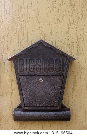 Metal Mail Box For Letters. Lockable Mailbox.