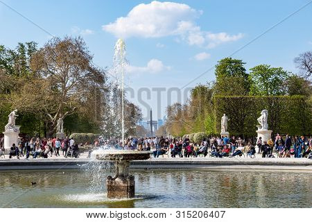 Paris, France - March 31, 2019: People Enjoying Sunshine In The Jardin Des Tuileries In Early Spring