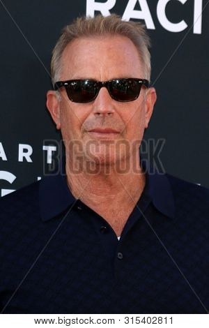 LOS ANGELES - AUG 1:  Kevin Costner at the 