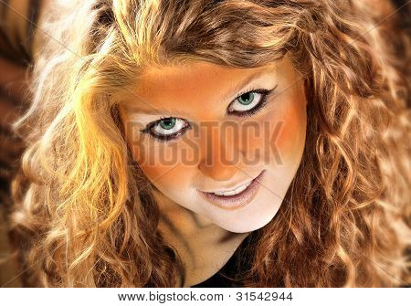 Portrét dívky Bodypainted tygr
