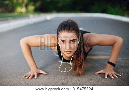 Workout, Urban Fitness And Endurance Concept. Motivated Alluring Young Sportswoman Standing In Plank