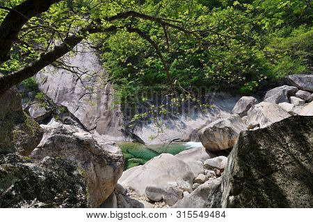 Diamond Mountains. Dprk. Mt.kumgang Trekking Route. Singye Stream Between Rocks