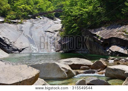 Diamond Mountains. Dprk. Mt.kumgang Trekking Route. Singye Stream Between Rocks