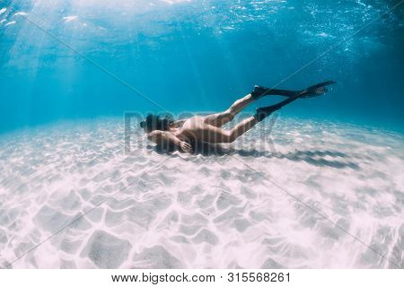 Naked Woman Free Diver Image & Photo (Free Trial) | Bigstock