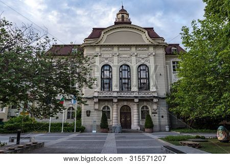 Plovdiv, Bulgaria -may 7, 2019: Square Of Stefan Stambolov In Front Of The Plovdiv City Hall. Plovdi
