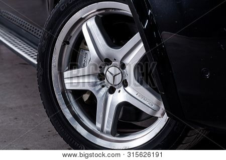 Novosibirsk, Russia - July 12, 2019:  Mercedes-benz M-class Ml63 Amg, Close-up Of The Alloy Wheel. P