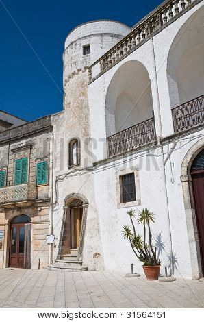 ทาวเวอร์รียอามาติ Cisternino Puglia อิตาลี