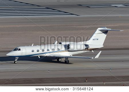 Las Vegas, Nevada, Usa - May 7, 2013: Gulfstream G-iv Luxury Business Jet N67tm At Mccarran Internat