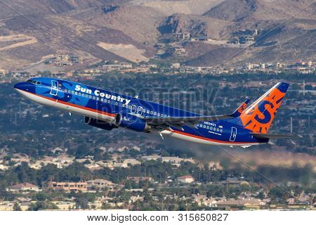 Las Vegas, Nevada, Usa - May 8, 2013: Sun Country Airlines Boeing 737 Airliner Takes Off From Mccarr