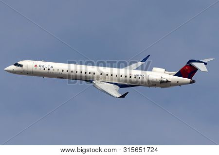 Las Vegas, Nevada, Usa - May 8, 2013: Delta Connection Bombardier Crj-900lr Regional Airliner Aircra