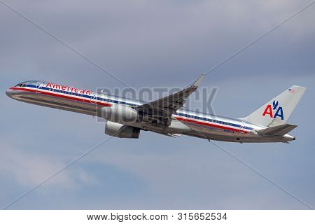 Las Vegas, Nevada, Usa - May 8, 2013: American Airlines Boeing 757 Large Commercial Airliner Aircraf