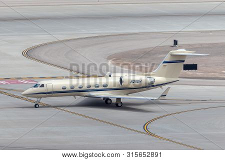 Las Vegas, Nevada, Usa - May 8, 2013: Gulfstream G-iv Luxury Business Jet N211dh At Mccarran Interna
