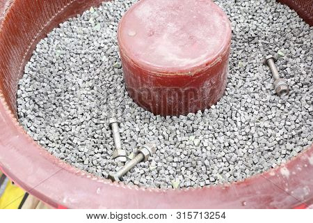 The Barrel Finishing  Machine :abrasive Media, Work Pieces, Compound And Water Are Loaded Into Barre