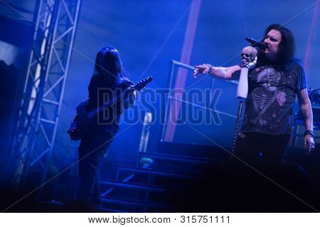 Vocalist James Labrie Singing Live
