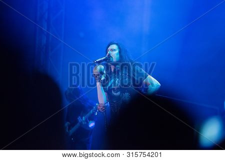 Vocalist James Labrie Singing Live
