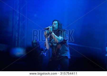 Vocalist James Labrie Singing Live