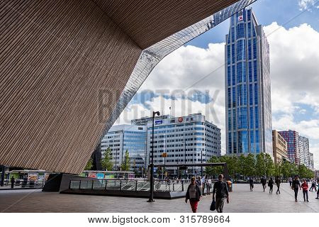 Rotterdam Centraal, Central Station Building Entrance