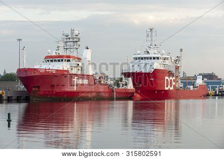 New Bedford, Massachusetts, Usa - Jul 29, 2019: Survey Vessels Fugro Searcher And Dof Geosea Docked 