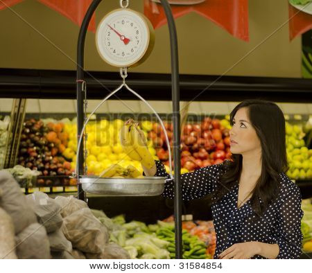 Bastante joven algunas frutas de pesaje