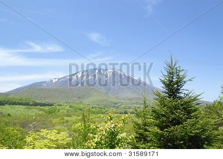 Mt.Iwate i błękitne niebo