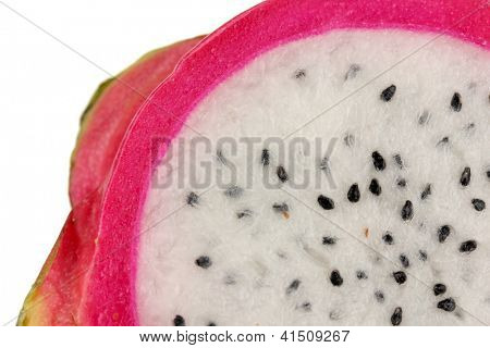 Close-up matura pitahaya isolata on white