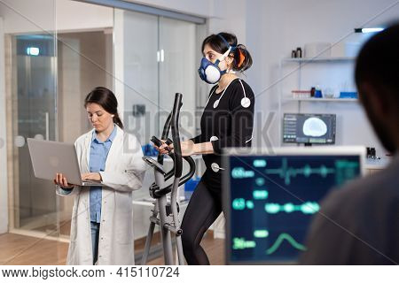 Team Of Medial Researchers Monitoring Vo2 Of Woman Performance