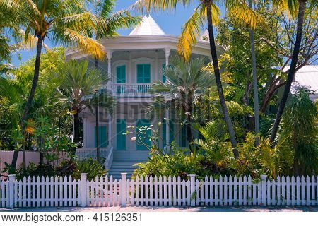 Key West, Usa - 04.30.2019: Beautiful Old Wooden House In Spanish Colonial Style With A Porch. Woode