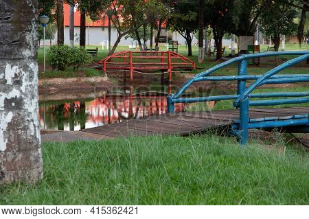 Cassilandia, Mato Grosso Do Sul, Brazil - 04 01 2021: Open Walking Area Square Elza Vendrame With Gr
