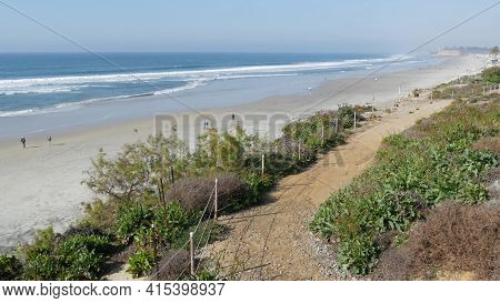 Del Mar, California Usa - 23 Jan 2020: Pacific Ocean Beach View From Above. Vista Point In Seagrove 