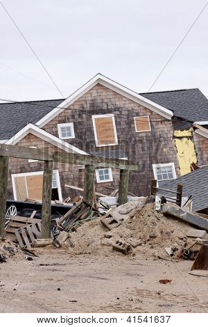 LAVALLETTE, NJ - 13 JAN: Les restes de maisons détruites après que Sandy de l'ouragan a frappé la côte en O