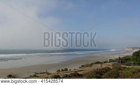 Del Mar, California Usa - 23 Jan 2020: Pacific Ocean Beach View From Above. Vista Point In Seagrove 