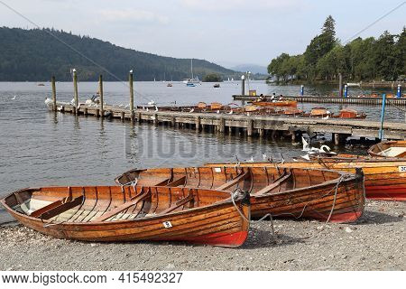Bownes-on-windermere, Grat Britain - September 13, 2014: These Are Pleasure Boats And Piers On The S