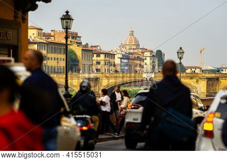 Florence, Italy-october 11, 2018: Lungarno Degli Acciuoli Street In Florence.italy In An Antique Ton