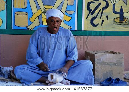 ผู้ปฏิบัติงานที่ alabaster