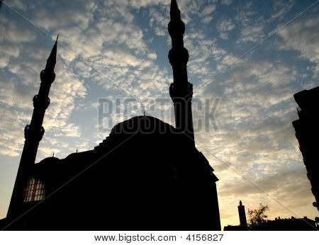 Moschee und Wolken